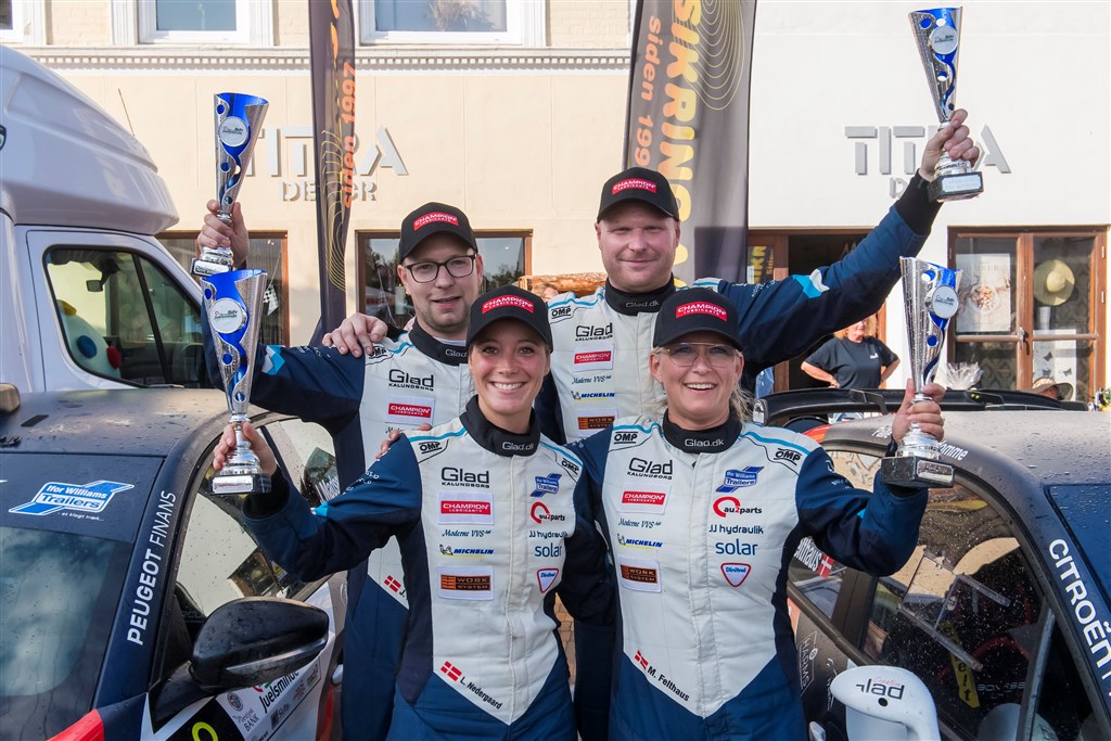 De store smil var fremme, da Glad Sports mandskaber fejrede resultatet.
(Foto: Jokum Tord Larsen)